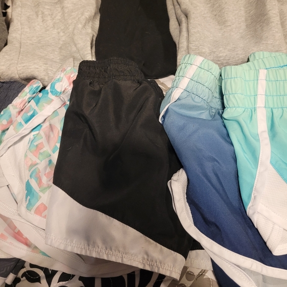7 pairs of running shorts and 6 pairs of joggers - Picture 3 of 5